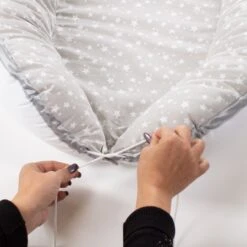 Babybay Kuschelnest Piqué, Weiß Sterne Perlgrau -Baby Produkte Geschäft babybay kuschelnest weiss sterne perlgrau 501515 003 1280x1280